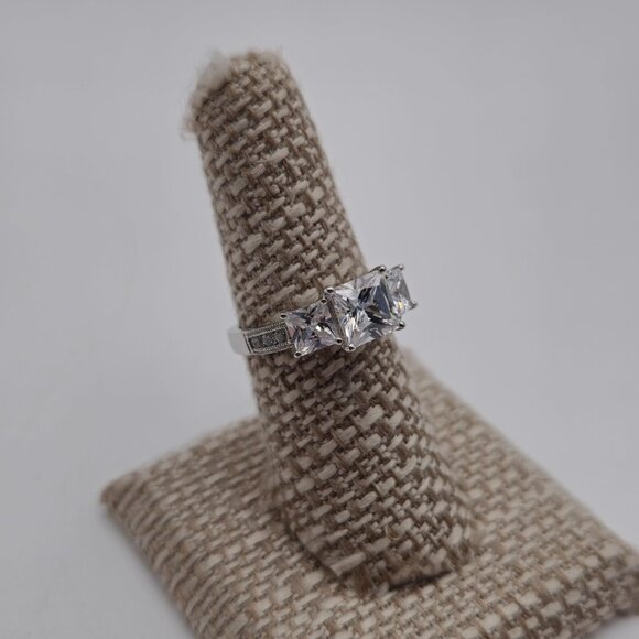Size 7 Sterling Silver Stunning Square Cubic Zirconia Gems Ring A3581 - Picture 3 of 9